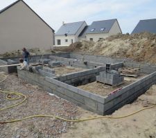 Montage des murs du vide sanitaire