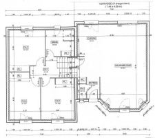 Rez-de-chaussée   1er étage (1/2 niveau) : 3 chambres et salle de bain