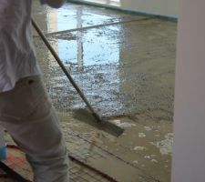 Pr&eacute;paration 1ere chape sur sol chauffant