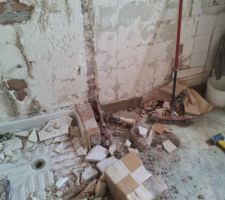 Future arri&egrave;re cuisine : emplacement de l'ancien bidet et du lavabo