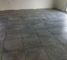 Carreaux et joints du séjour et de la cuisine finis.