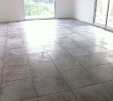 Carreaux et joints du séjour et de la cuisine finis.