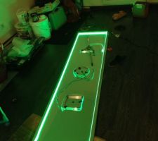 Mise en place des strip LED RGB.
Soudure et beaucoup de patience...