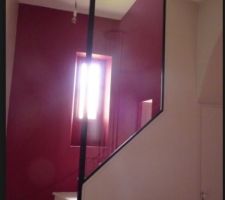 V´là une idée qu'elle est bonne !!  :-)
Une baie vitrée en guide de cage d'escalier !