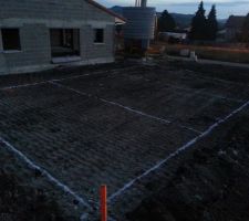 Pr&eacute;paration terrain. .....debut a 9h arr&ecirc;t&eacute; a 12h !! Trouver qq pour evacuter la terre d urgence grrrr ca demare bien lool