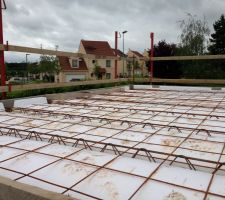 Ferraillage et hourdis polystyrène avant le coulage
