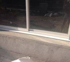 Seuils des baies vitrées refaits avant la pose du carrelage