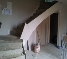 Escalier avec un debut d'habillage