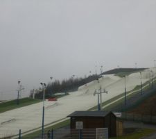 La piste de ski, vue de l'arri&egrave;re du terrain