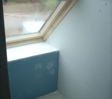 Chambre de droite cote rue vue sur le grand velux
