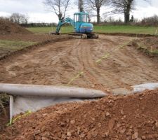 Terrassement de l'entr&eacute;e du terrain