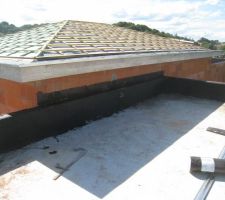 Acrot&egrave;res toits terrasses primaire d'&eacute;tanch&eacute;it&eacute;.