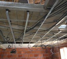 Pause des languettes de maintien du placo