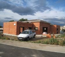 Les tuiles Brun masse de chez Monier sur le toit 4 pentes