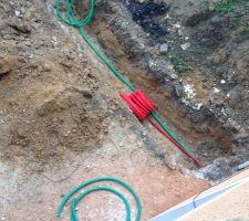 Création des VRD. Ici les télécoms et l'électricité.
