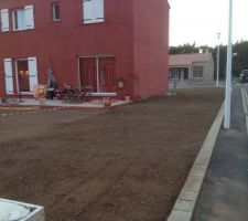 Terrain devant la terrasse