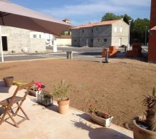 Terrain devant la terrasse
