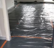 Isolation par mousse et pare vapeur au sol