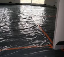 Isolation par mousse et pare vapeur au sol