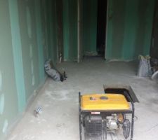 Le garage avec enduit hydrofuge sur les bandes