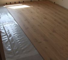 Pose du parquet en cours dans la chambre parentale