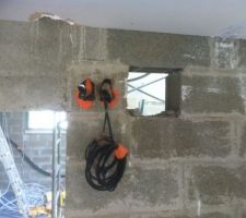 Emplacement videoprojecteur avec câble HDMI