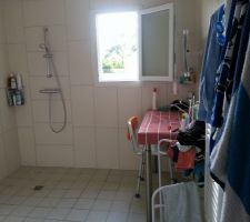 Douche italienne pour personnes handicapées