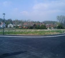 Vue terrain : au fond &agrave; droite