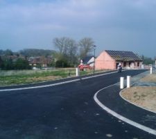 Vue terrain : au fond &agrave; droite