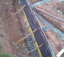 LE TRAVAIL le plus physique !!!! Un joli mur de 4 m&egrave;tre de haut en bancher de 27 !!!On dort bien le soir