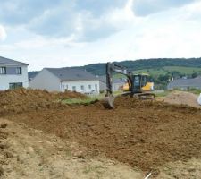 Et voici un aper&ccedil;u du terrassement apr&egrave;s une journ&eacute;e de travail.