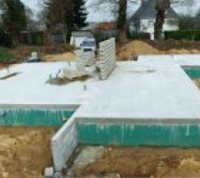 &Eacute;l&eacute;vation du mur de refend et dalle d&eacute;coffr&eacute;e