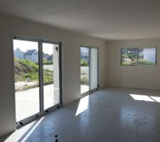 A l'int&eacute;rieur le sol prend forme