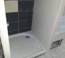 Salle de bain 1er &eacute;tage avec son sol