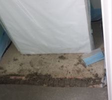 Réserve de 90cm dans la chape pour douche à l'italienne