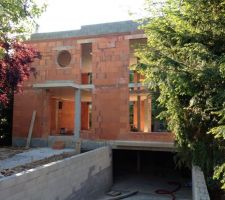 Mur de rampes bloc a bancher et acces pieton coulé en béton.