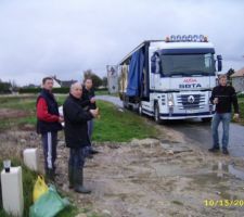Livraison de notre maison.
Mr Mas nous a gentillement ramené les croissants et pains au chocolat avec le café chaud.Il faisait un temps de m.....
