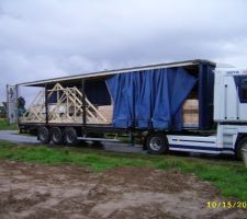 Rien que 2 semi remorque pour la livraison impressionnant dans le lotissement le jour de la livraison