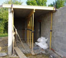 Le coffrage est fini pour la terrasse.