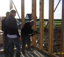 Mr Gerard en pleine action allé au boulot!!!Vraiment c'est du sérieux Cogébois