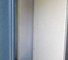 Niche dans l'entrée... gaine technique pleine de vide qui sera au moins "déco" !