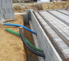 Sorties des réseaux entre le vide sanitaire et le garage