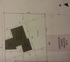 Emplacement de la maison sur parcelle 670 me environ, et positionnement de la maison voisine ( PC en cours)