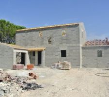 Charpente terminée, il ne reste plus que la pose des tuiles