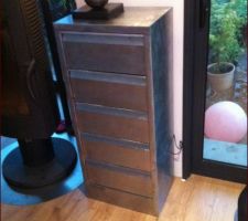 Décapage d'un ancien meuble de bureau .. effet loft ...