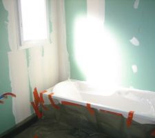 Pr&eacute;paration pour la chape coin baignoire