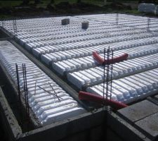 L'avanc&eacute; correspond &agrave; la chambre du bas.