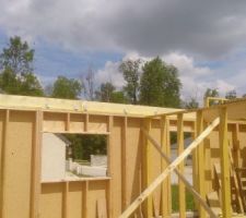 Début solivage étage avec mise en place des rives