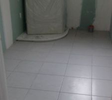 Carrelage salle de bain, manque le joint.