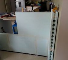 Montage du mur pour le bar de la cuisine